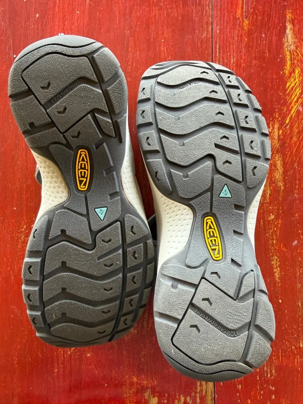 KEEN gray sandals 8.5 NWT